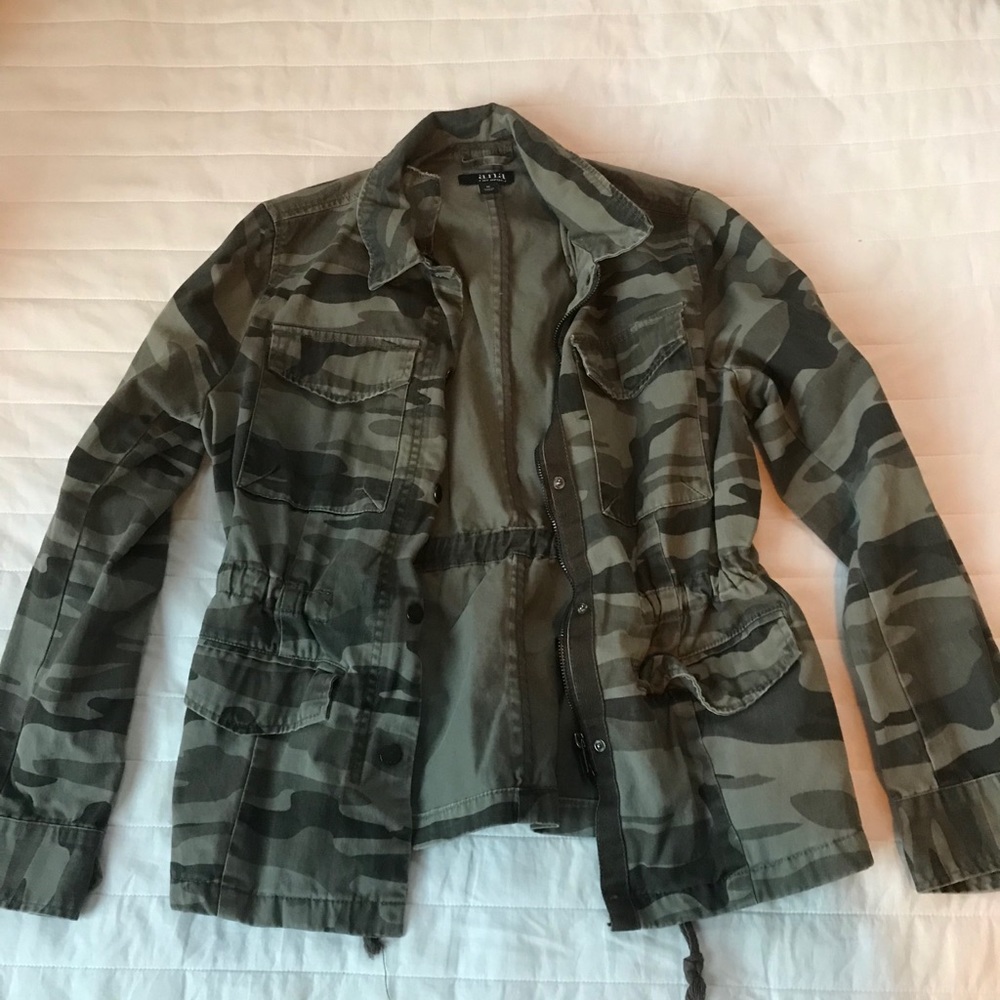 ana Camo Jacket